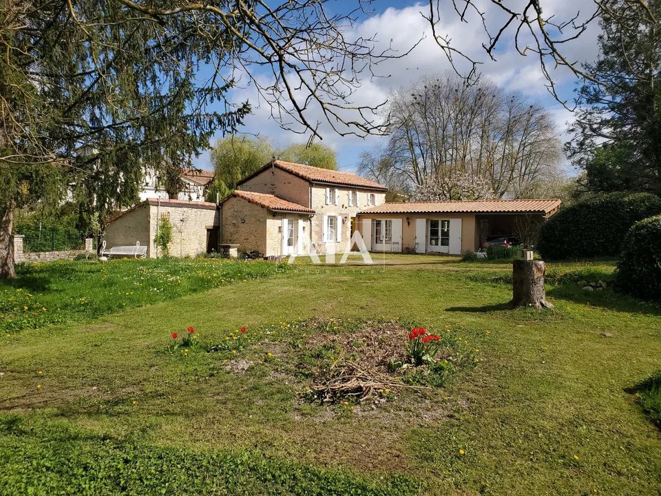 Landejendom i Ruffec, Charente - foto 1