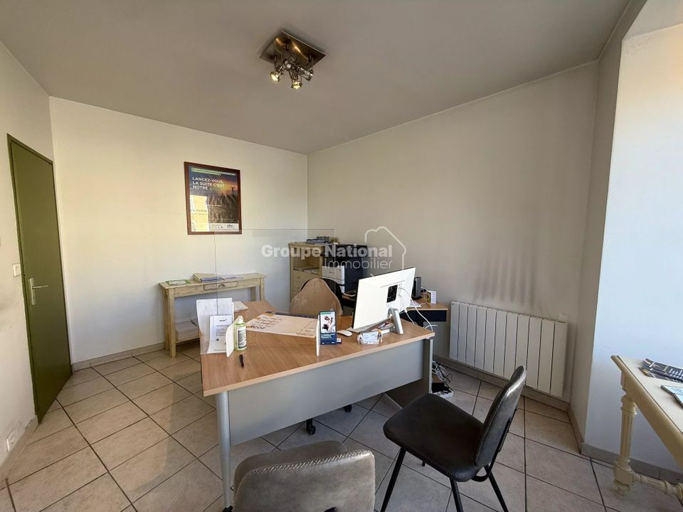 Commercial property in Pernes-les-Fontaines, Vaucluse - photo 1