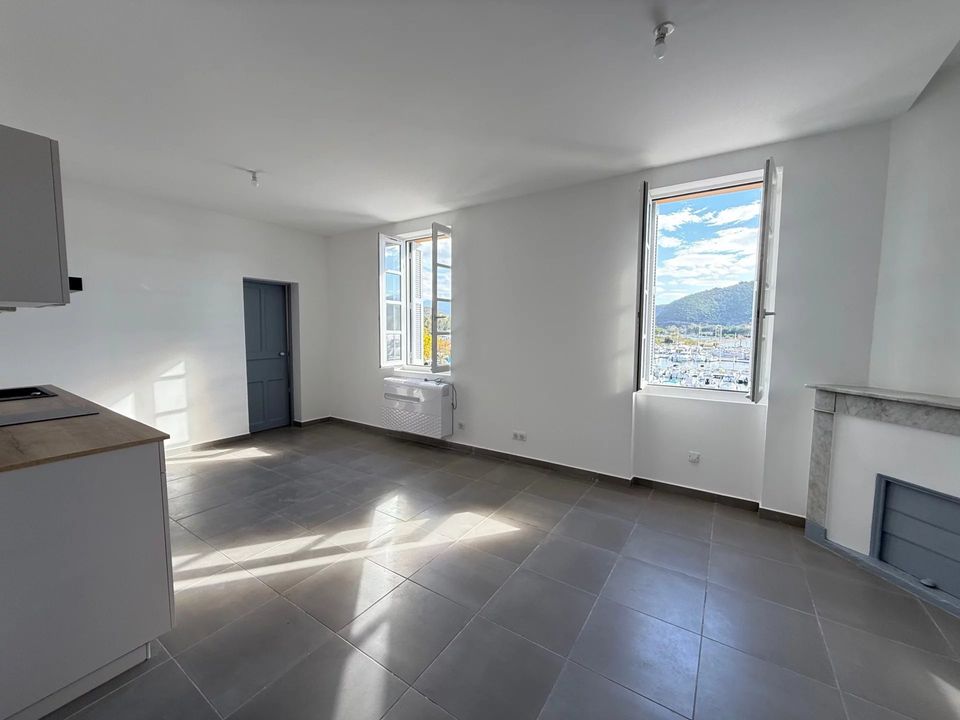 Apartment in Saint-Florent, Haute-Corse - photo 1
