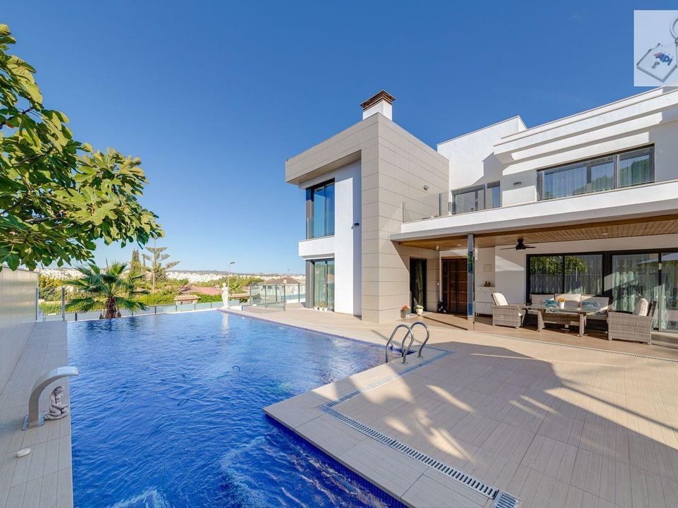 Villa i Torrevieja, Alicante - bilde 1