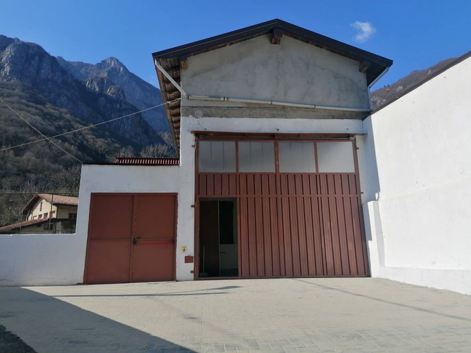 L'establiment comercial a Lecco, Lecco - foto 2