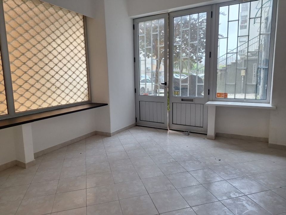 Erhvervsejendom i Odivelas, Lisbon - foto 1