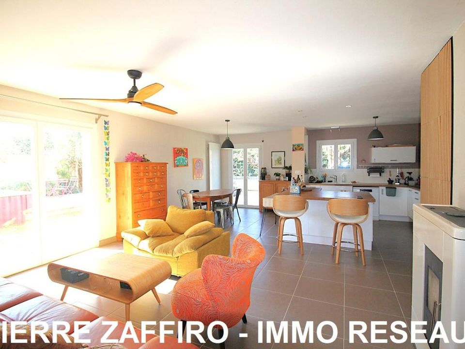 Villa i Llupia, Pyrenees-Orientales - foto 1