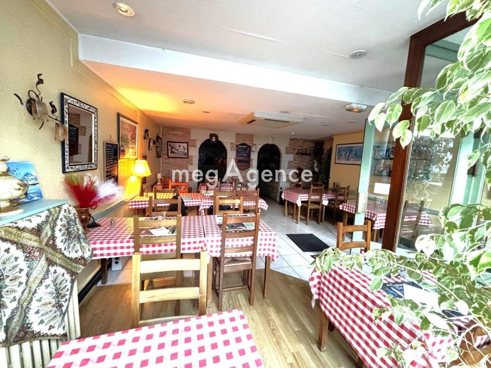 Commercial property in La Flèche, Sarthe - photo 1
