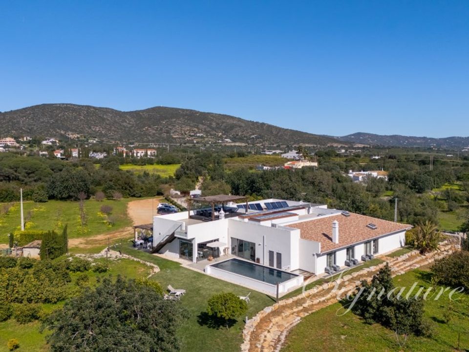 Erhvervsejendom i Santa Barbara de Nexe, Faro - foto 1