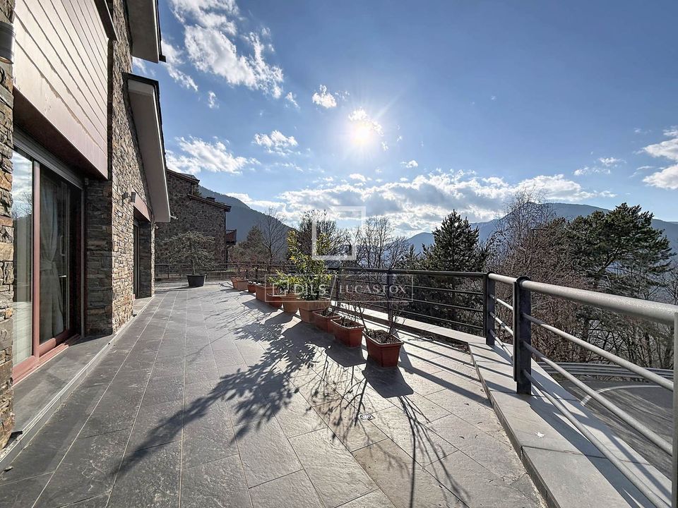 Villa in Escaldes-Engordany, Andorra - foto 1