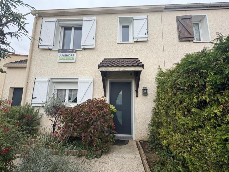 Villa in Etampes, Essonne - photo 1