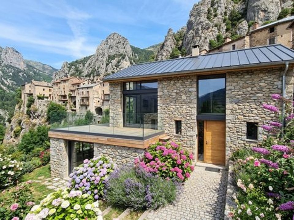 Landsbyhus i Roubion, Alpes-Maritimes - bilde 1