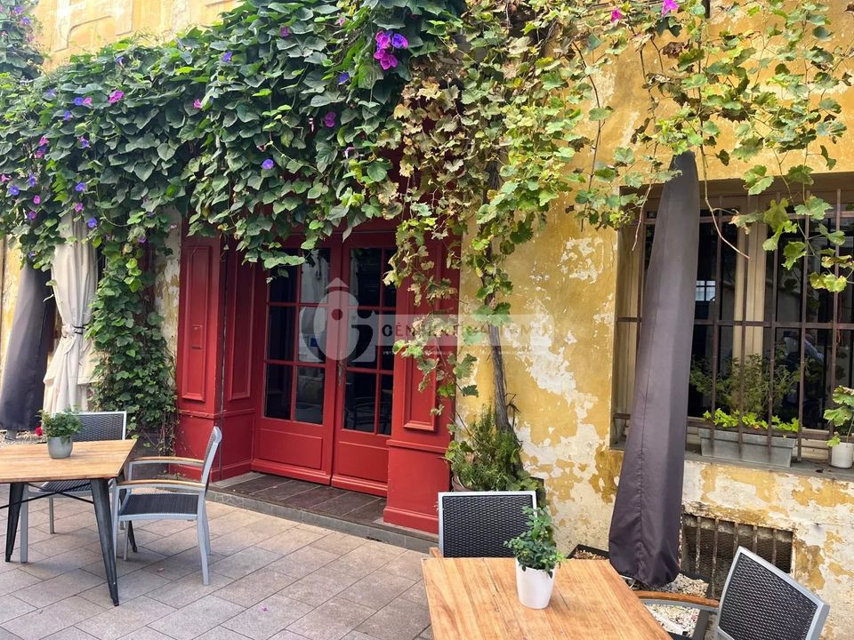 Erhvervsejendom i Arles, Bouches-du-Rhone - foto 1
