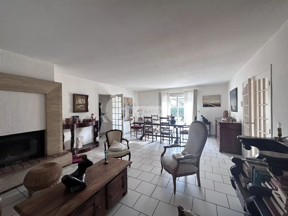 Villa i Saint-Étienne-du-Grès, Bouches-du-Rhone - foto 3