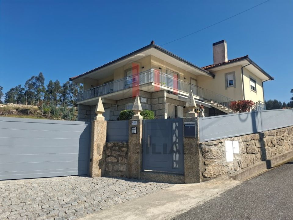 Villa a Arcos de Valdevez, Viana do Castelo - foto 1