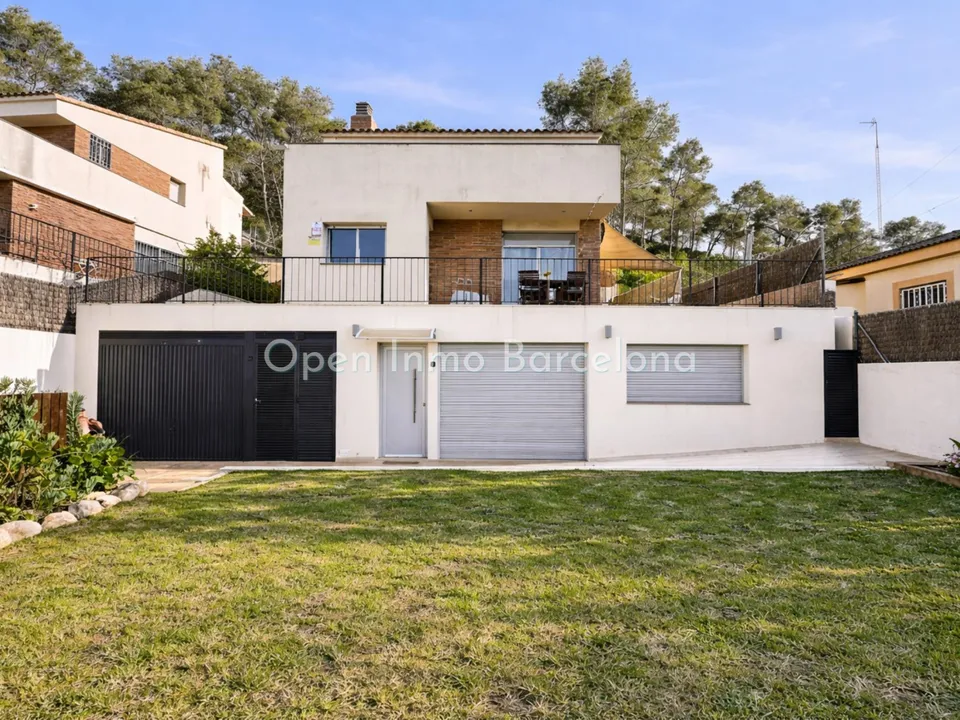 Villa i Canyelles, Barcelona - bilde 1