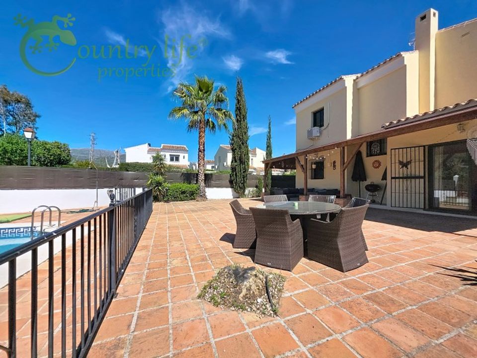 Villa i Alcaucin, Malaga - foto 1