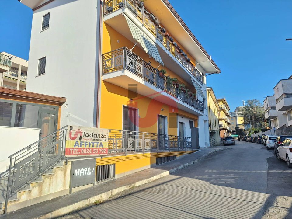 Erhvervsejendom i Benevento, Benevento - foto 1