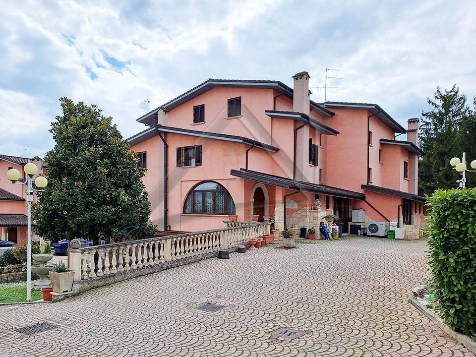 Villa i L'Aquila, L'Aquila - foto 1