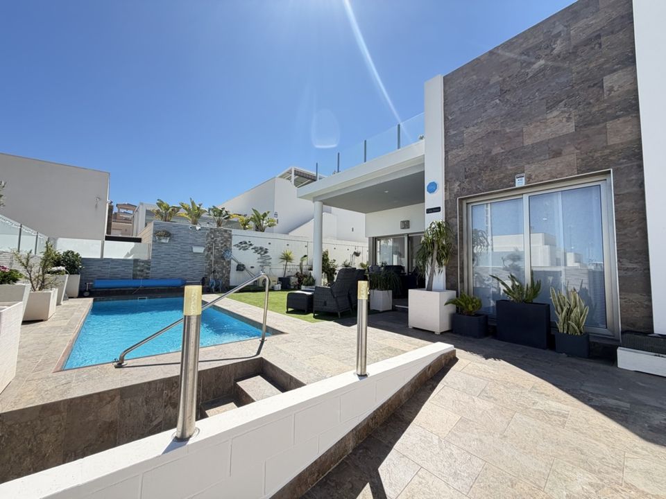Villa i Villamartin, Alicante - foto 1