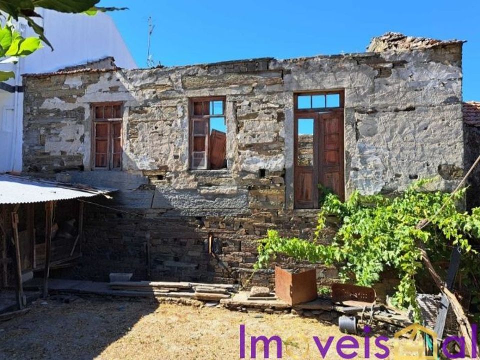 Helårsgrund i Vila Nova de Foz Coa, Guarda - foto 1