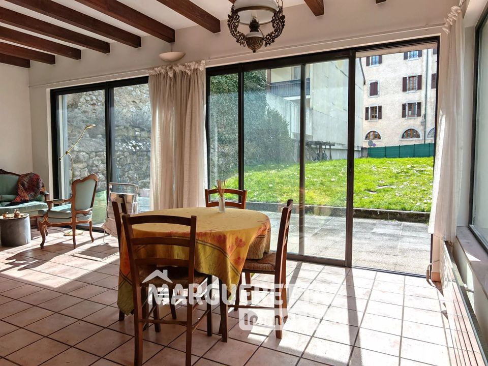 Villa i La Roche-sur-Foron, Haute-Savoie - foto 1