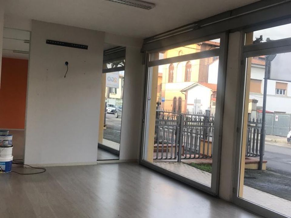 Erhvervsejendom i Fucecchio, Florence - foto 1