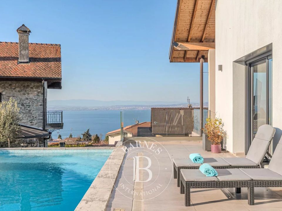 Villa i Evian-les-Bains, Haute-Savoie - foto 1