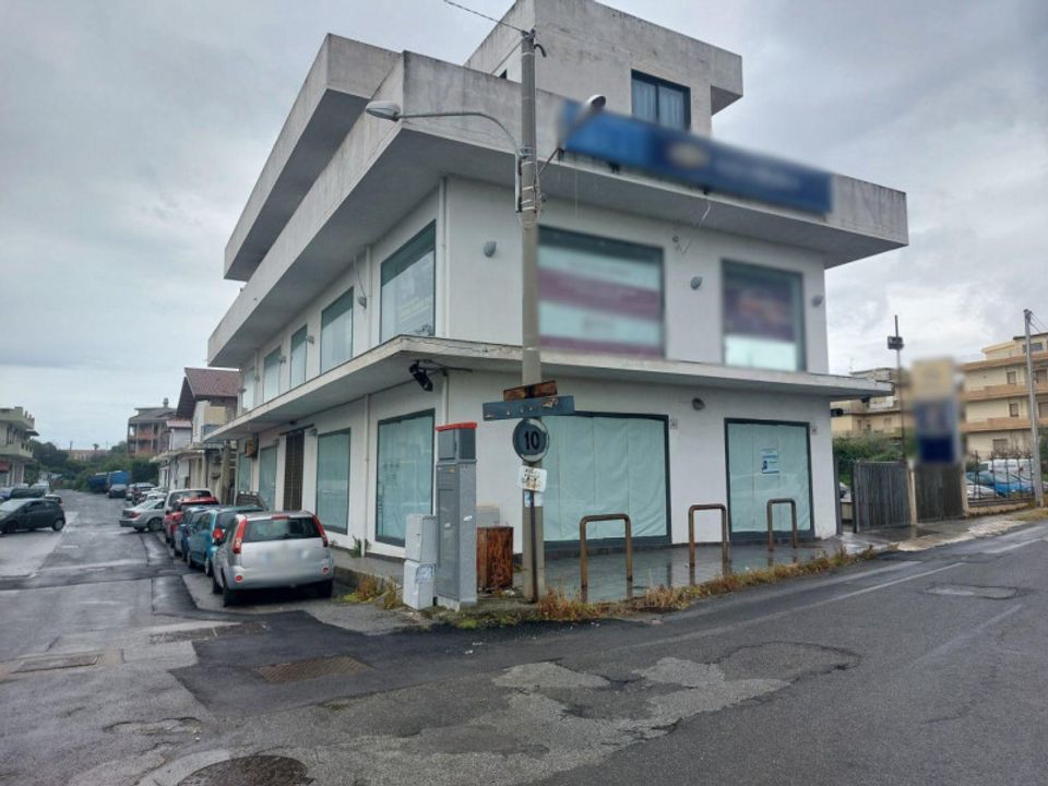 Erhvervsejendom i Barcellona Pozzo di Gotto, Messina - foto 1
