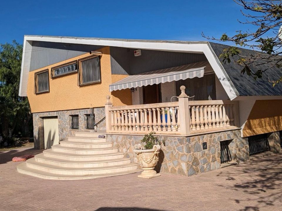 Villa i Petrer, Alicante - foto 1