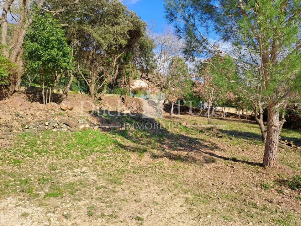 Helårsgrund i Uzes, Gard - foto 1