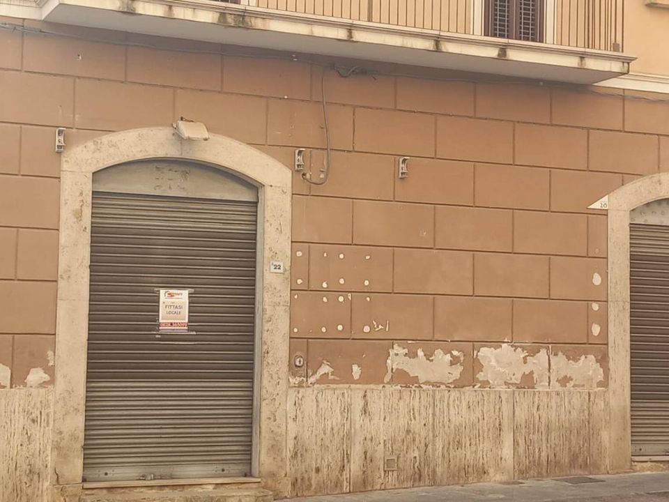 L'establiment comercial a Eboli, Salerno - foto 4