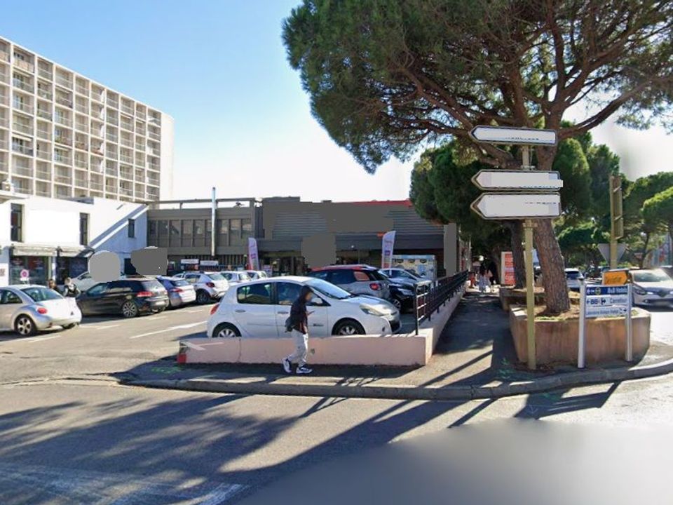 Erhvervsejendom i Port-de-Bouc, Bouches-du-Rhone - foto 1