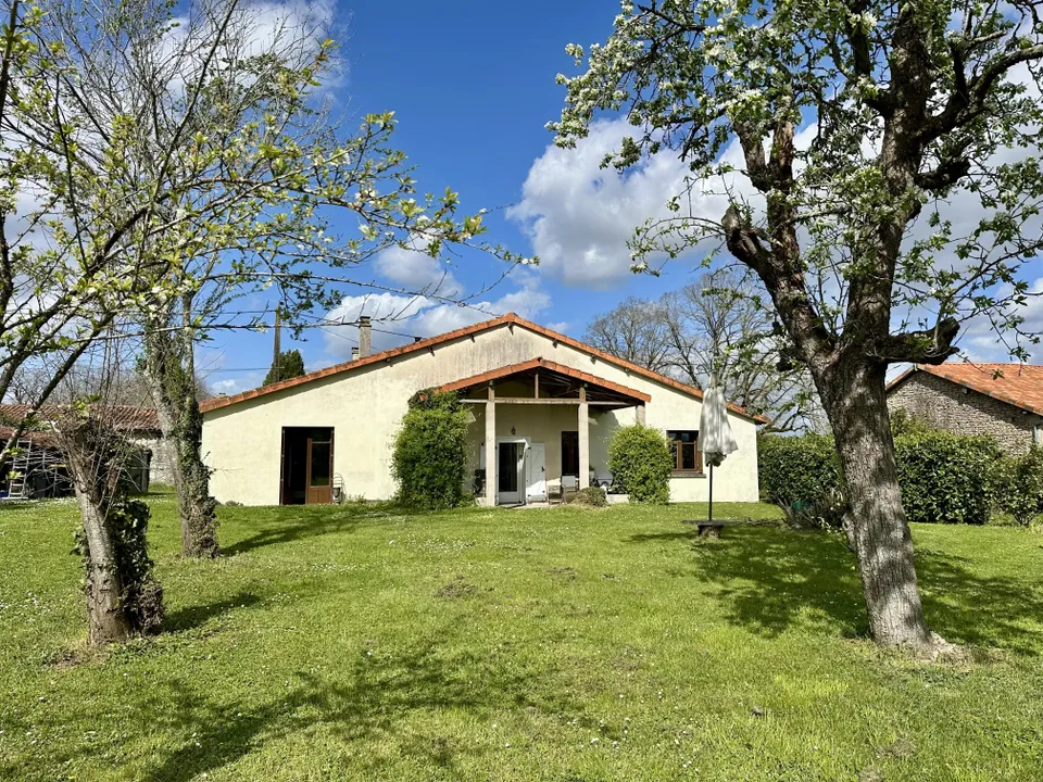 Villa i Saint-Claud, Charente - foto 1
