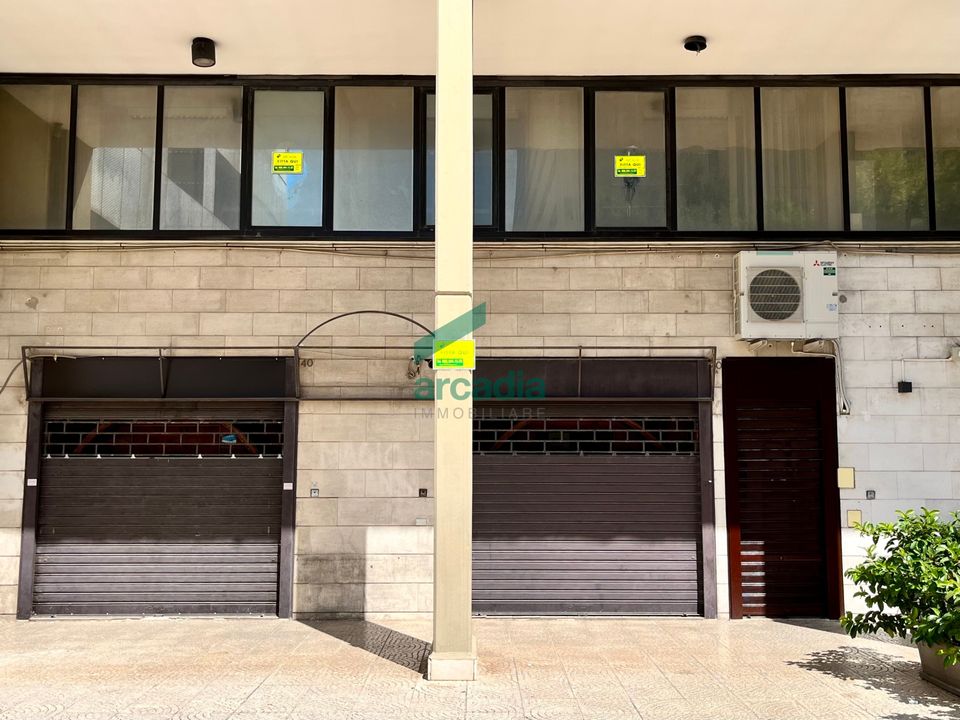 Erhvervsejendom i Bari, Bari - foto 1