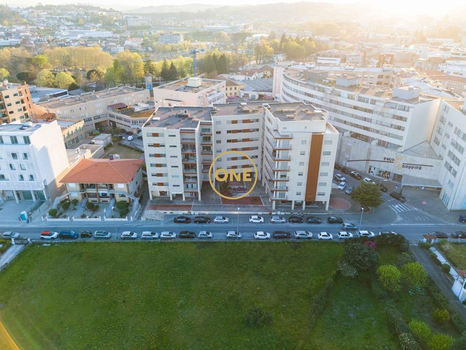Erhvervsejendom i Pacos de Ferreira, Porto - foto 1