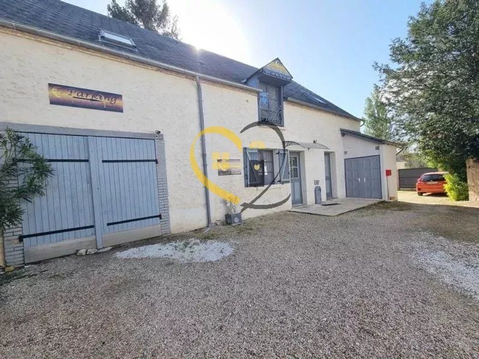 Villa in Mehun-sur-Yevre, Cher - foto 1