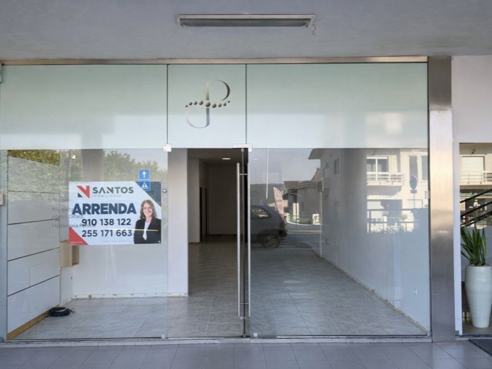 Commercial property in Felgueiras, Porto - photo 2