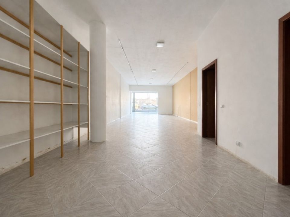 Commercial property in Felgueiras, Porto - photo 3