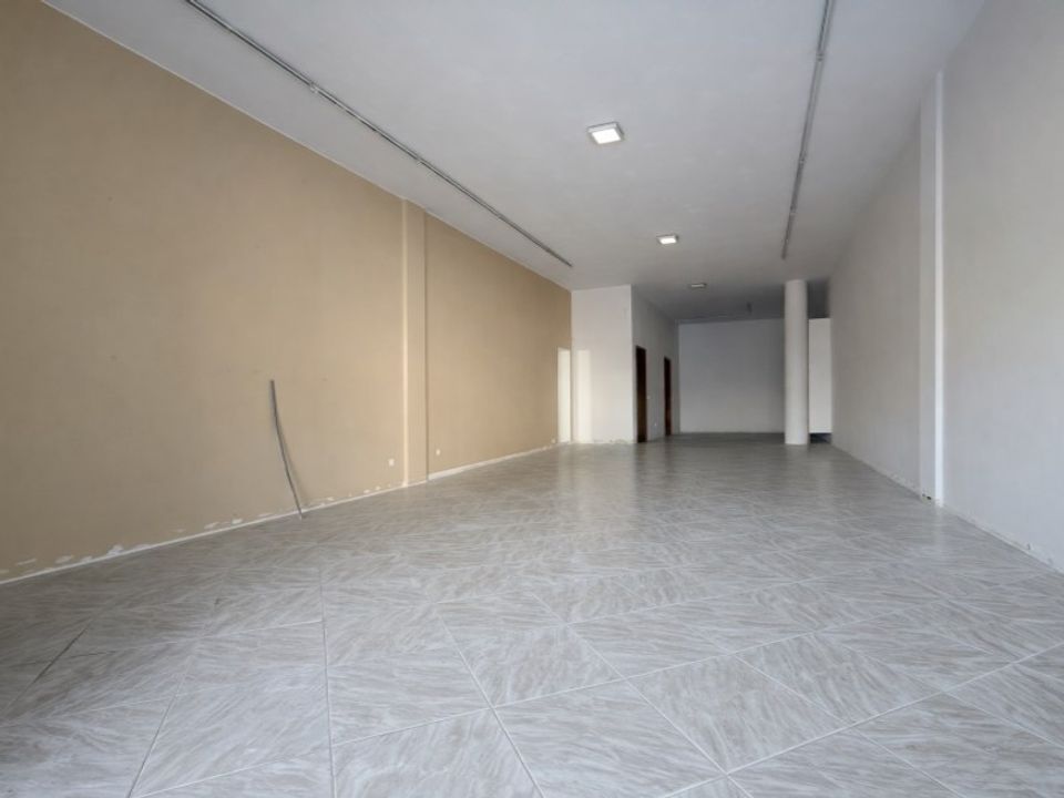 Commercial property in Felgueiras, Porto - photo 4
