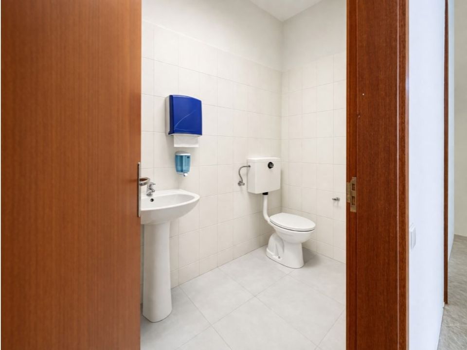 Commercial property in Felgueiras, Porto - photo 5