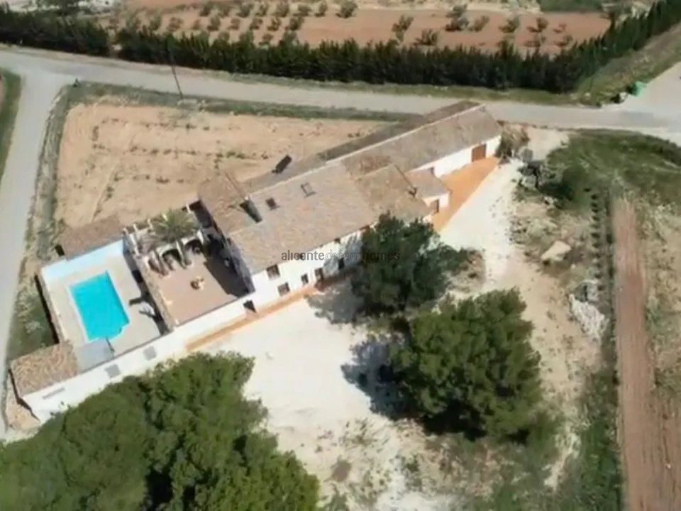 Landejendom i Pinoso, Alicante - foto 1