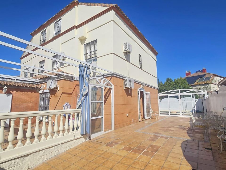 Casa adossada a Gines, Sevilla - foto 1