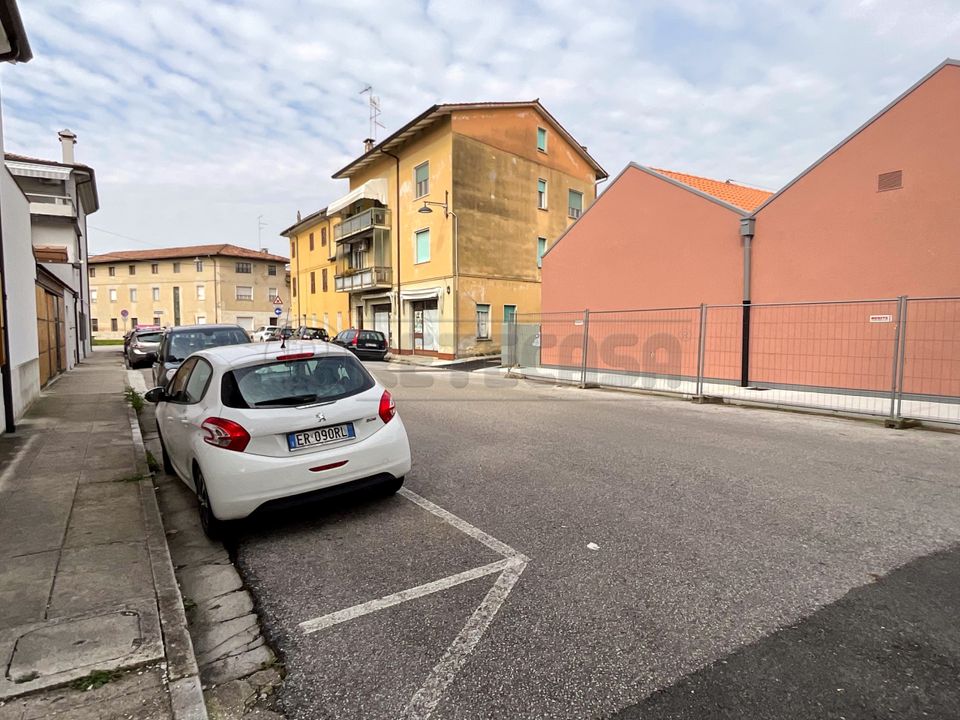 Garage i Palmanova, Udine - foto 2