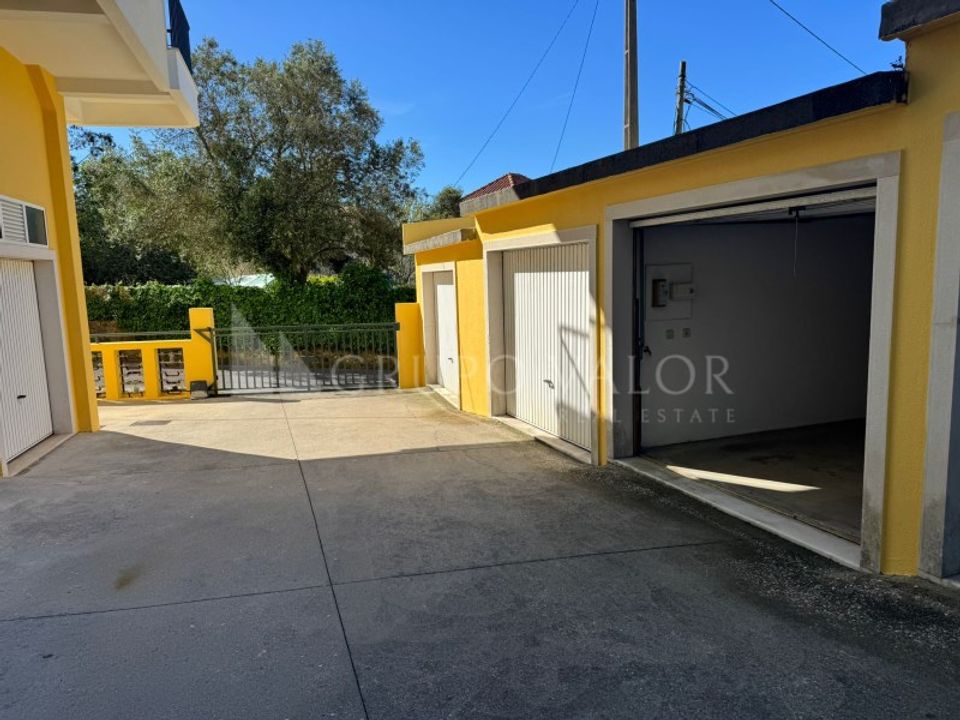 Garage i Rio de Mouro-Estacao, Lisbon - foto 1