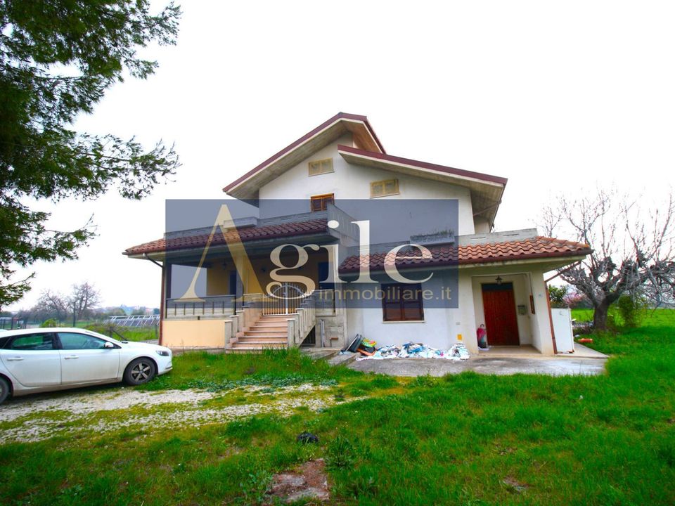 Villa a Sant'Egidio alla Vibrata, Teramo - foto 1
