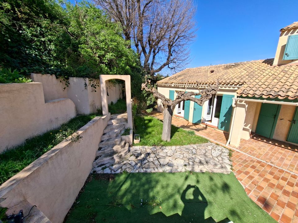 Villa i Bouc-Bel-Air, Bouches-du-Rhone - foto 1