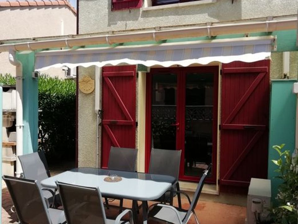 Villa in Sainte-Marie-la-Mer, Pyrenees-Orientales - photo 1