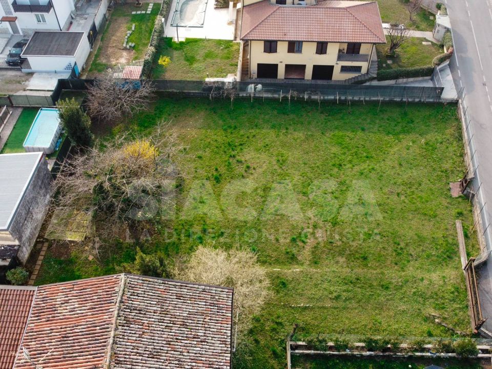 Helårsgrund i Brembate, Bergamo - foto 2