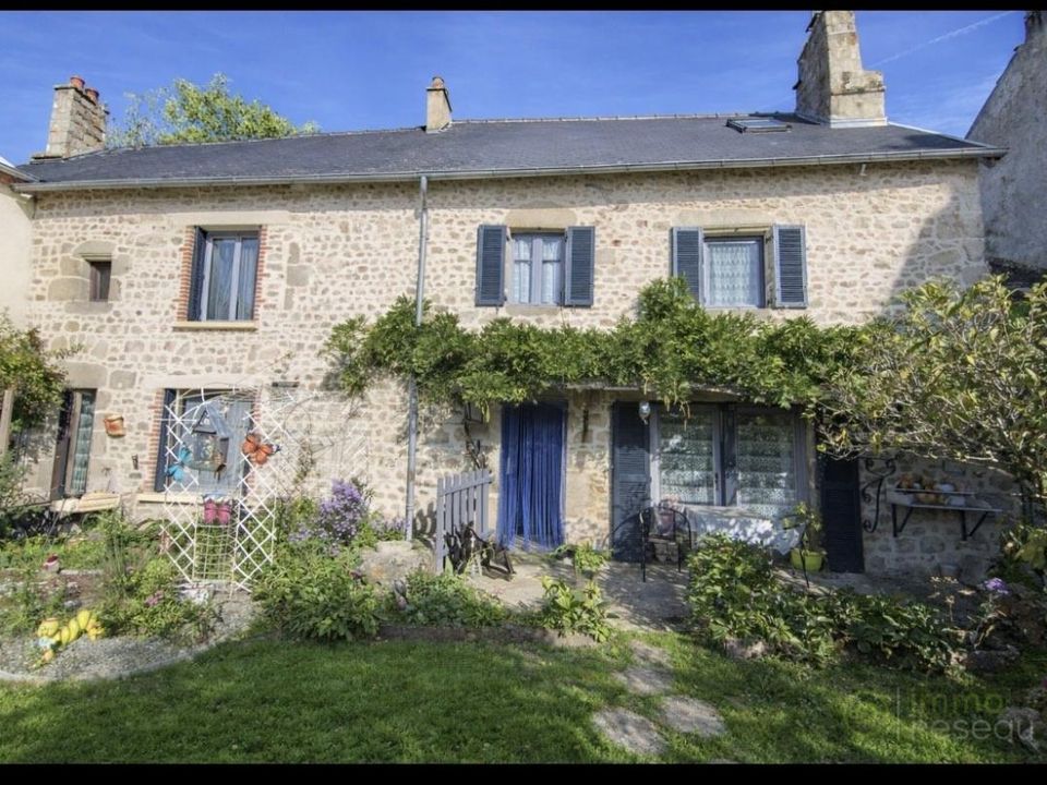 Villa in Saint-Pardoux-les-Cards, Creuse - photo 1