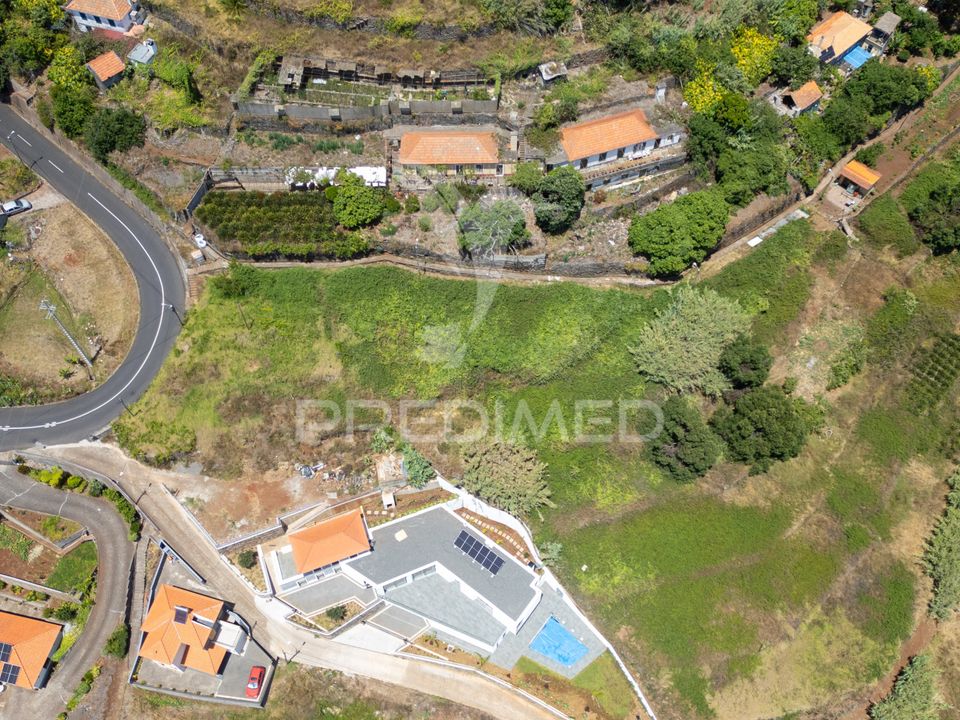 Helårsgrund i Santa Cruz, Madeira - foto 1