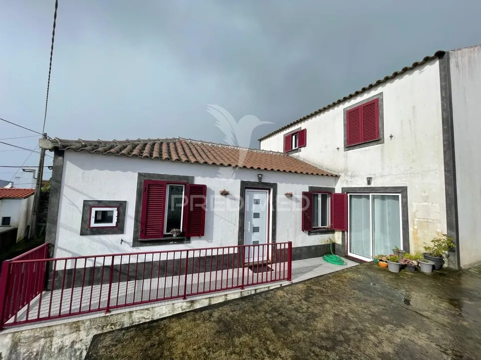 Byhus i Angra do Heroismo, Terceira - foto 1