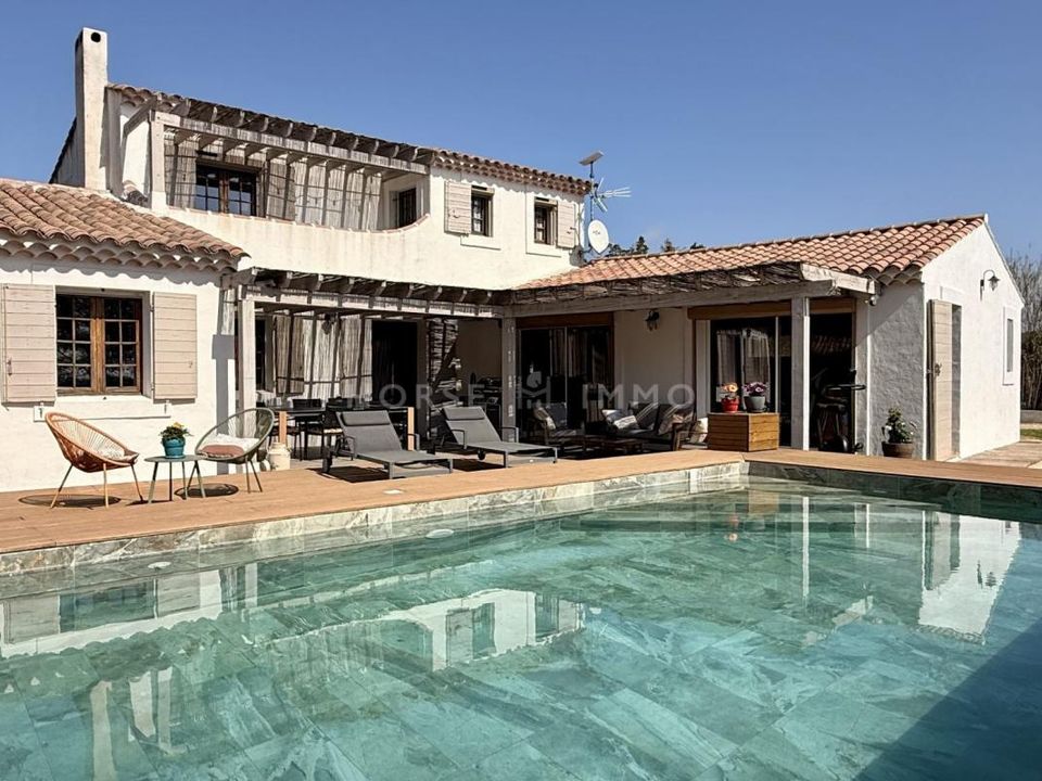 Villa en Arles, Bouches-du-Rhone - foto 1