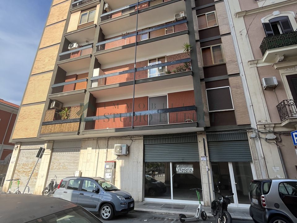 Erhvervsejendom i Bari, Bari - foto 1